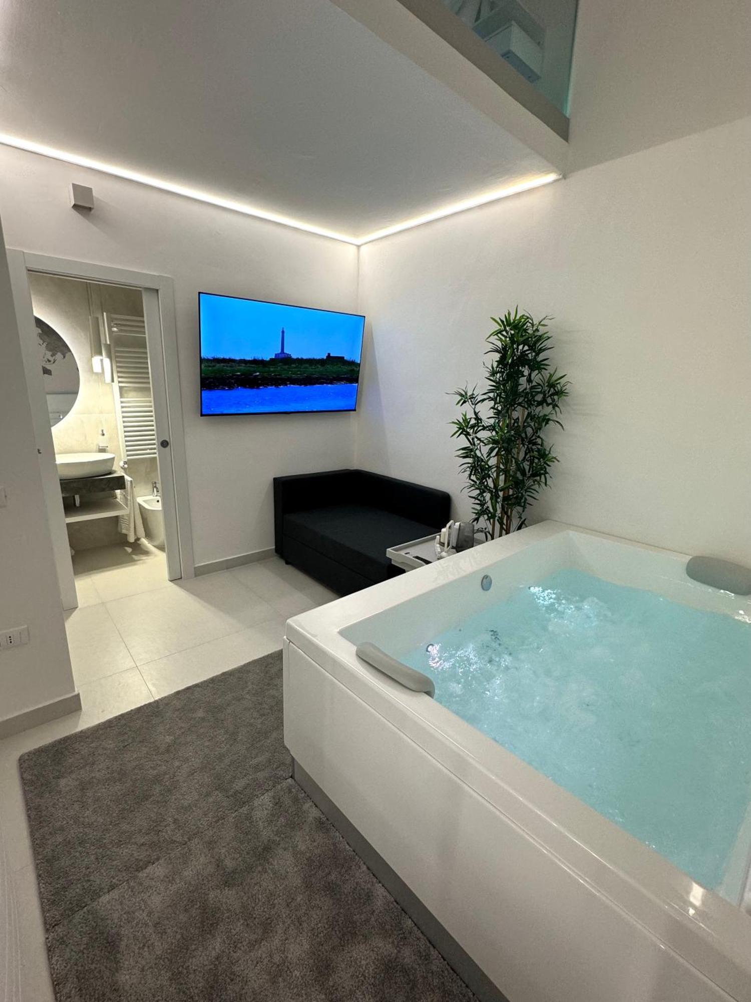 Deluxe Suite Spa Bath,1622779675:JPEG